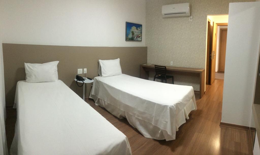 Lord Hotel Aeroporto Confins Vespasiano Habitación foto